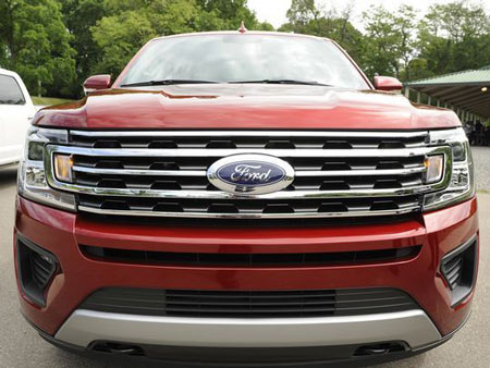 The front grille of the Ford Expedition XLT. (Photo: Jose Juarez / Special to Detroit News)