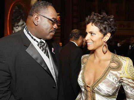 General Holiefield, UAW vice president and NAACP national board member, greets actress Halle Berry, who won an Image Award in 2011. He died of cancer in 2015.