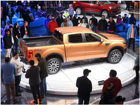 People look at the 2019 Ford Ranger pickup on display at Cobo Center January 20, 2018, during the first public day of the North American International Auto Show. (Photo: Max Ortiz, Max Ortiz, The Detroit News)