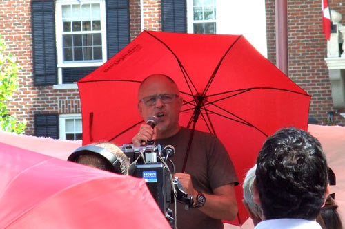 Sid Ryan Speaks to the crowd in front of Queens Landing